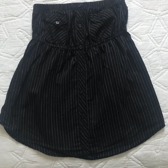 Adorable pinstripe Halter top - Picture 4 of 8